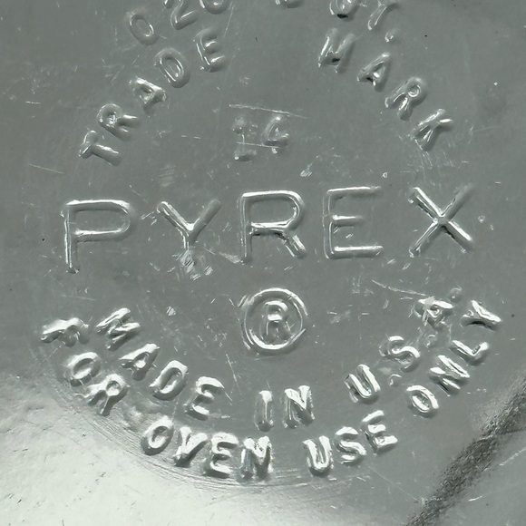 Vintage Pyrex 3 quart bowl, 2 court bowl clear no chips, cracks or breaks - Picture 5 of 8